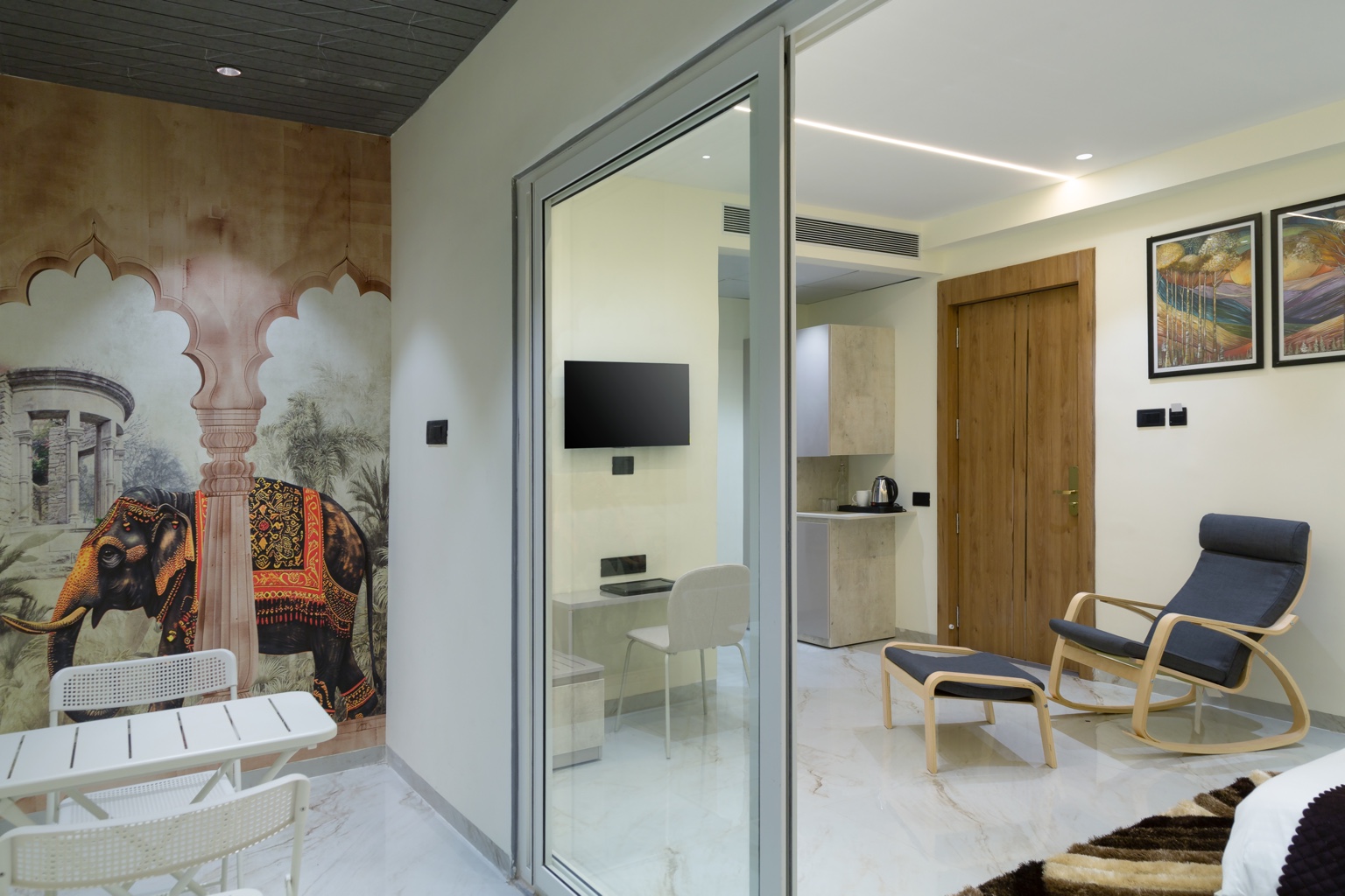 Room with private sitout